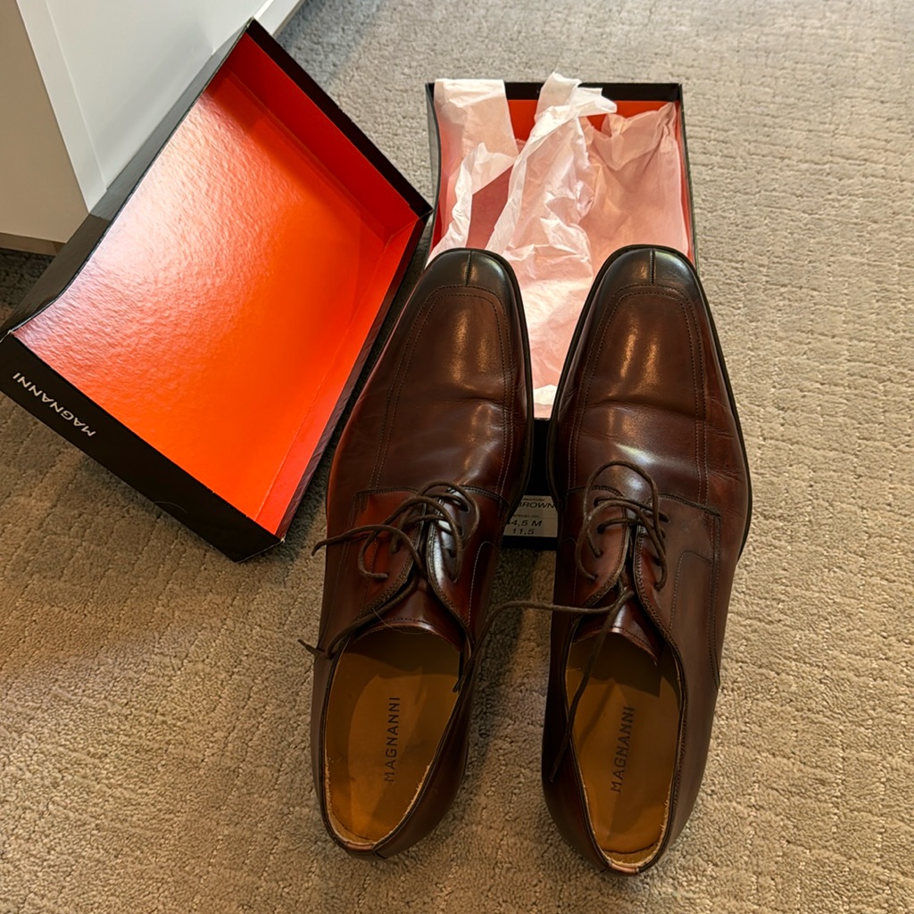 Magnanni Arta 18435 Gently Used Mid-Brown Men’s Dress Shoes. In Original Box Euc